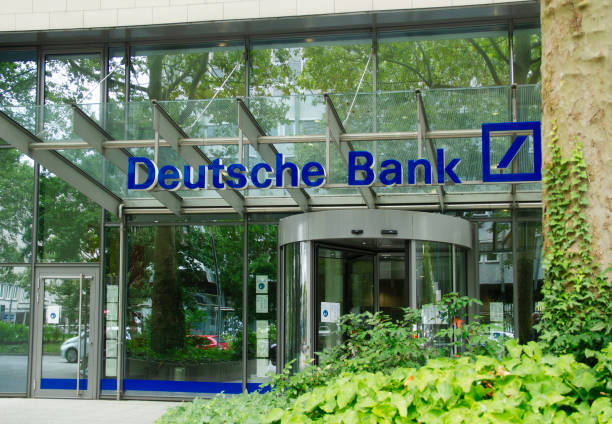 swabia deutsche bank office building exterior landscaped outdoors downtown stuttgart baden-wuerttemberg germany europe - deutsche bank 個照片及圖片檔
