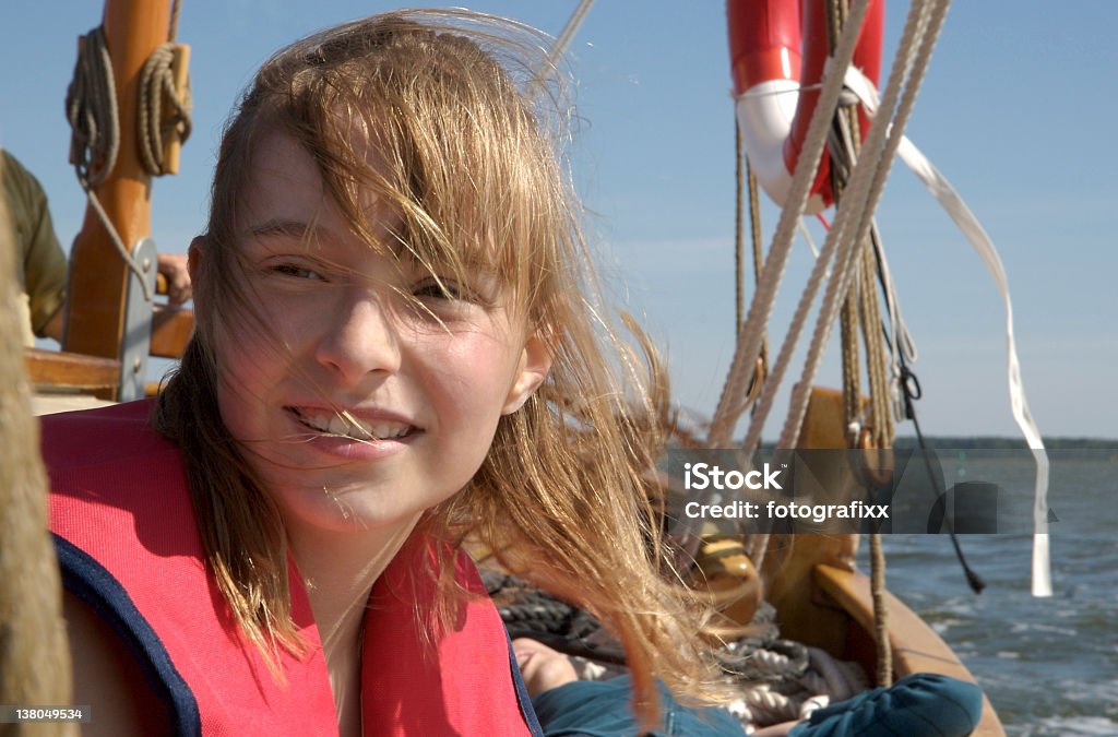 Blondes Mädchen in life jacket auf eine Kreuzfahrt-boot - Lizenzfrei 8-9 Jahre Stock-Foto