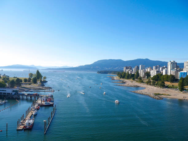 istock Late afternoon at a marina in Vancouver 1380526129