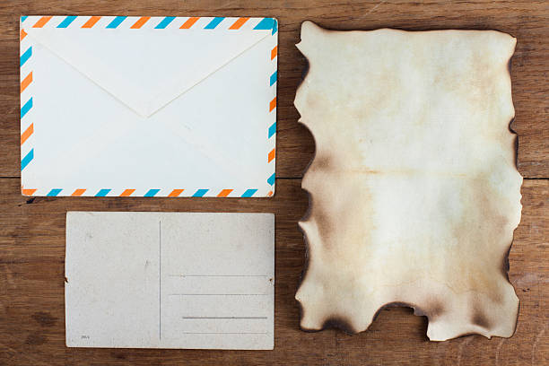 늙음 소모량 종이 엽서 및 envelope - writing manuscript ancient postcard 뉴스 사진 이미지