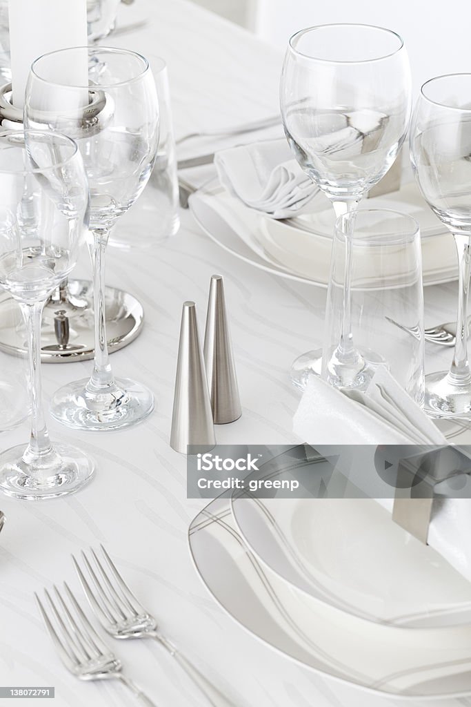 Elegante Tisch-Einstellung - Lizenzfrei Arrangieren Stock-Foto