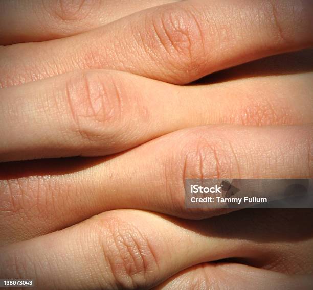 Foto de Mãos Dedos Cruzados e mais fotos de stock de Fotografia - Imagem - Fotografia - Imagem, Horizontal, Imagem a cores