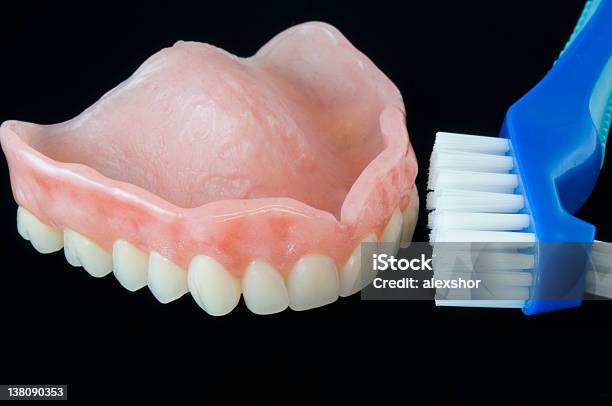 Denture Und Reinigung Brush Stockfoto und mehr Bilder von Bürsten - Bürsten, Fotografie, Horizontal