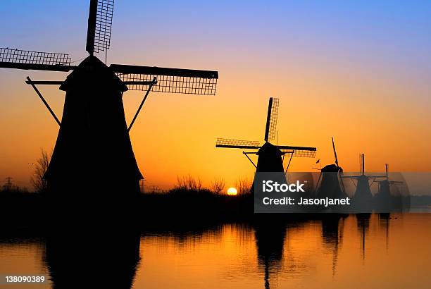 Kinderdijk Stockfoto und mehr Bilder von Abenddämmerung - Abenddämmerung, Alt, Altertümlich