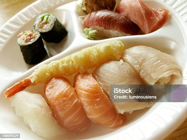 Comida Rápida De Sushi Foto de stock y más banco de imágenes de Alimento - Alimento, Asia, Atún - Pescado