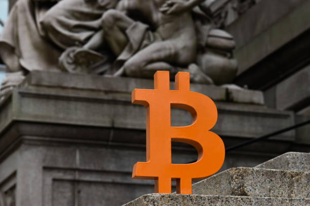 istock Bitcoin Visiting A Museum In Lower Manhattan II 1380912514