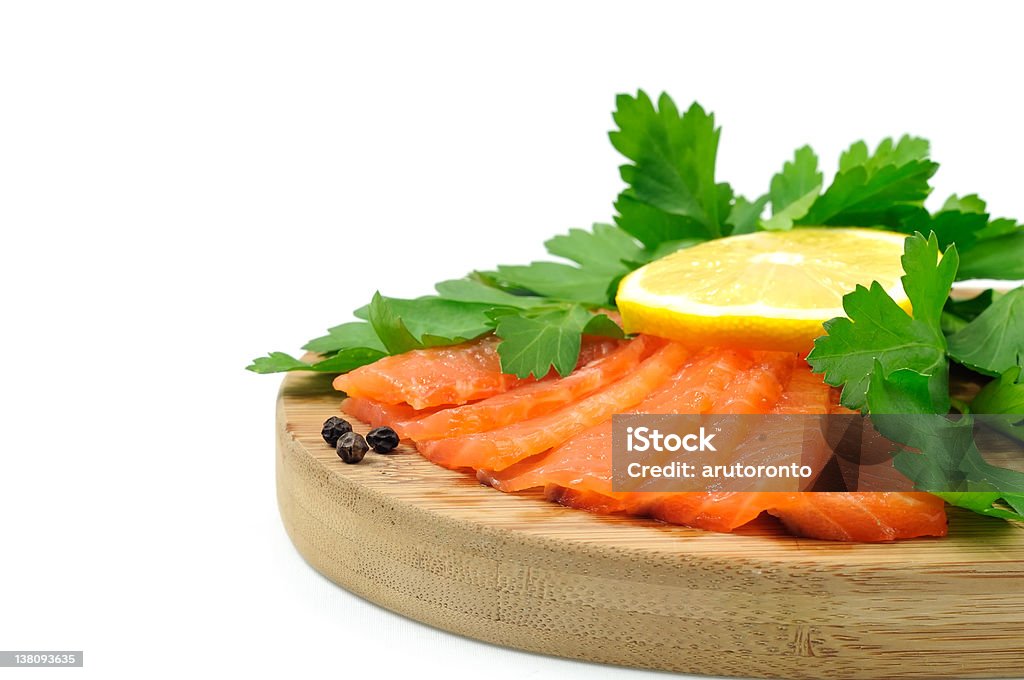 Fisch und Lachs mit Petersilie und Zitrone. - Lizenzfrei Filetiert Stock-Foto