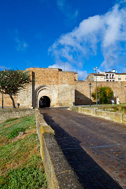 istock Ciudad Rodrigo Old Town Entrance 138093644