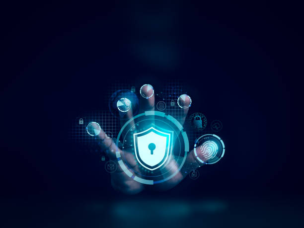 Shield lock button and personal information, finance, mail, phone icons on hand while scanning by five fingers to access. Cyber security, data protection, and business privacy technology concept. proteja el botón de bloqueo y la información personal, finanzas, correo, iconos de teléfono a mano mientras escanea con cinco dedos para acceder. concepto de tecnología de seguridad cibernética, protección de datos y privacidad empresarial.