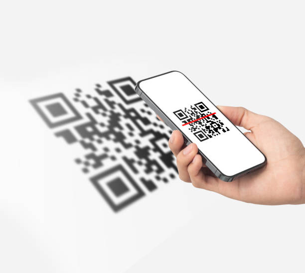 휴대 전화를 사용하여 손 스캔 qr 코드. 바코드 리더, qr 코드 지불, 현금없는 기술, 디지털 돈 개념 - bar code reader 뉴스 사진 이미지