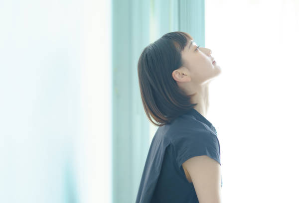 istock Profile of a woman 1381045976