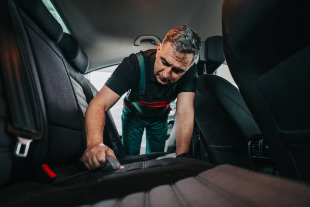 istock Car cleaning and valeting service 1381096150