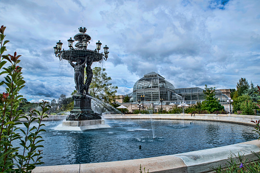 Large fountain in Washington botanic gardens with the glass greenhouse
