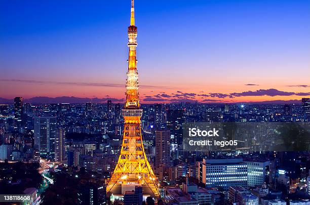 Башня Токио В Сумерках — стоковые фотографии и другие картинки Азия - Азия, Без людей, Большой город