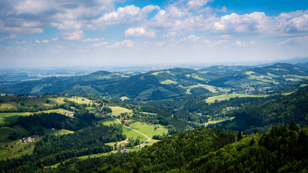 vue panoramique sur les alpes autrichiennes - upper austria photos et images de collection