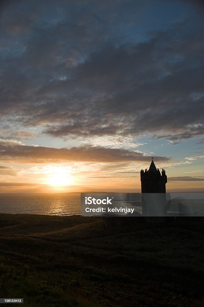 Castelo irlandês pôr-do-sol - Foto de stock de Ambiente dramático royalty-free