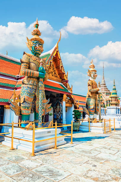 grand palace nella città di bangkok, thailandia - reclining buddha foto e immagini stock