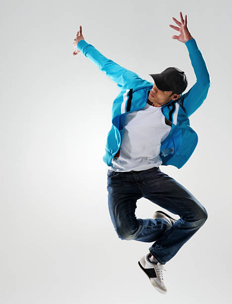 salto di ballerino di azione - dancing dancer hip hop jumping foto e immagini stock