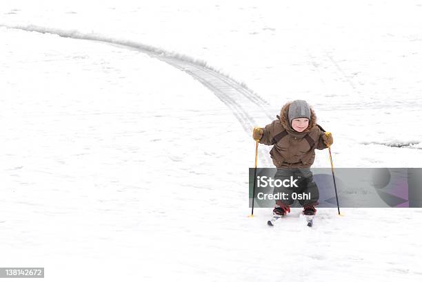 소년만 On 스키복 트랙형 스키타기에 대한 스톡 사진 및 기타 이미지 - 스키타기, 아이, 스키