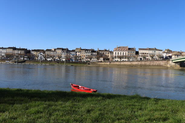 istock Tournus - Vue le long de la Saone 1381483249