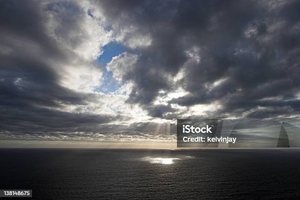 Irlandzkie Morze Skyscape - zdjęcia stockowe i więcej obrazów Bez ludzi - Bez ludzi, Burza, Chmura