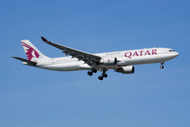 qatar airways airbus a330-300 a7-aee passenger plane arrival and landing at istanbul ataturk airport - qatar airways stok fotoğraflar ve resimler