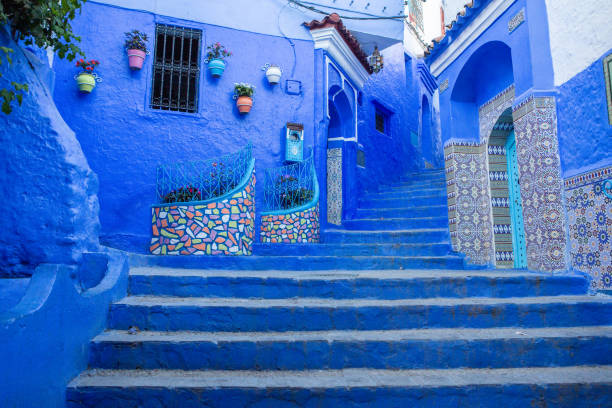 blue street and houses in chefchaouen, morocco. - morocco imagens e fotografias de stock