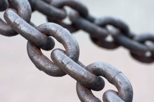 istock Old iron anchor chain. Rusty chain links defocused diagonally. Simple background. 1381568144