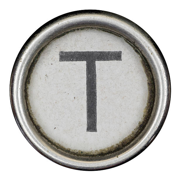 t de de um total de alfabeto de grungey máquina de escrever - letter t typewriter key old fashioned retro revival imagens e fotografias de stock