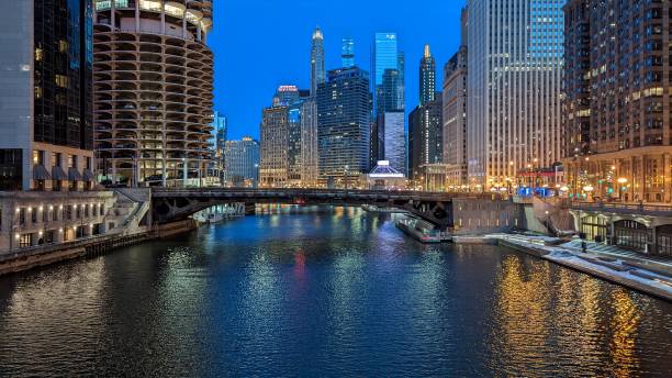 시카고 강 - chicago illinois chicago river bridge 뉴스 사진 이미지