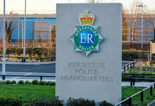 edifício sede da polícia de rose hill merseyside em liverpool - merseyside - fotografias e filmes do acervo