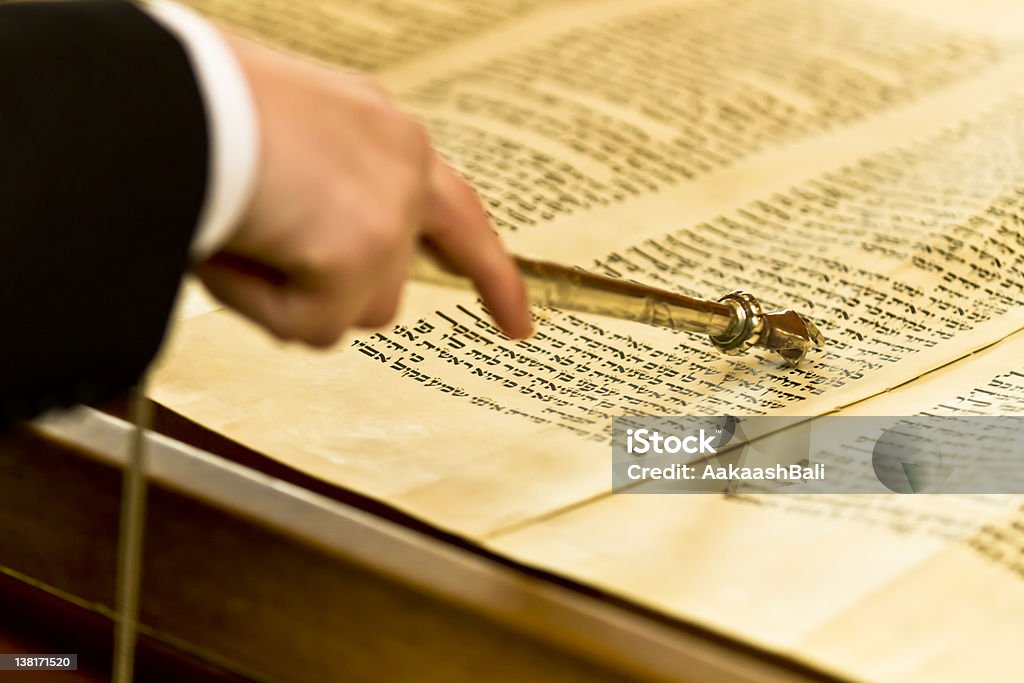 Leggere la Torah - Foto stock royalty-free di Adolescente