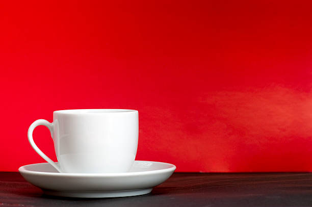 blanco taza de café con fondo rojo - caffeine selective focus indoors studio shot fotografías e imágenes de stock