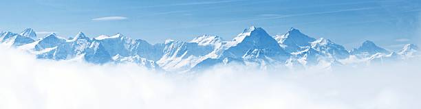 panorama del paisaje de montaña con nieve alpes - blue outdoors nobody switzerland fotografías e imágenes de stock