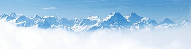 panorama d'un paysage de montagne des alpes - neige éternelle photos et images de collection