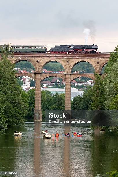 Storico Treno Feuriger Eilas - Fotografie stock e altre immagini di Treno - Treno, Viadotto, Acqua