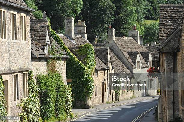 Photo libre de droit de Les Cotswolds banque d'images et plus d'images libres de droit de Castle Combe - Castle Combe, Angleterre, Conduit de cheminée