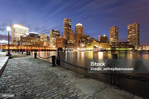 Boston Massachusetts Distrito Financeiro Anoitecer - Fotografias de stock e mais imagens de Porto de Boston