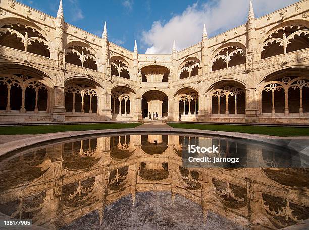 Il Monastero Hieronymites Mosteiro Dos Jerónimos - Fotografie stock e altre immagini di Abbazia - Abbazia, Ambientazione esterna, Antico - Condizione