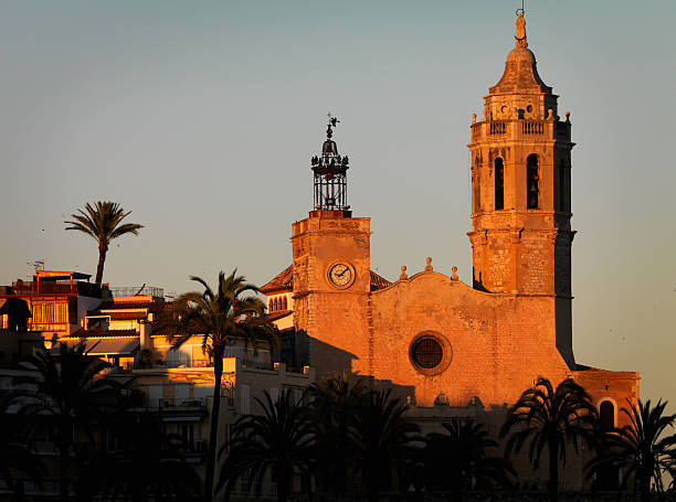 シッチェスの夕暮れ - sitges ストックフォトと画像