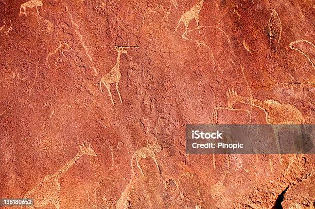 Photo libre de droit de Très Vieux Graffitis De Twyfelfontein banque d'images et plus d'images libres de droit de Namibie - Namibie, Afrique, Art pariétal