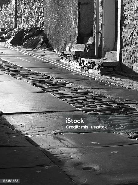 Strade Deserte - Fotografie stock e altre immagini di Abbandonato - Abbandonato, Arrangiare, Assenza