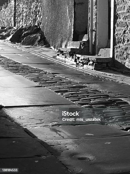 Desertas Ruas - Fotografias de stock e mais imagens de Abandonado - Abandonado, Antigo, Armazém