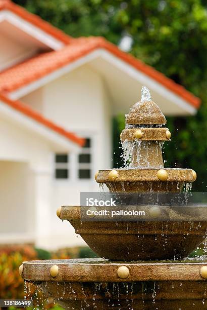 Fontana - Fotografie stock e altre immagini di Edificio residenziale - Edificio residenziale, Fontana - Struttura costruita dall'uomo, Interno di casa