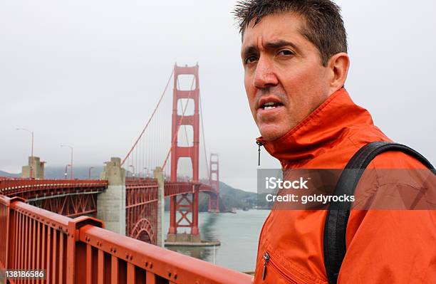 Pasos Del Puente Golden Gate Foto de stock y más banco de imágenes de 35-39 años - 35-39 años, 40-44 años, 40-49 años