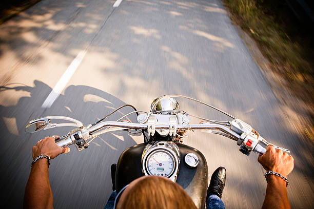 moto viagem, acima vista do participante - motorcycle motorcycle point of view road biker - fotografias e filmes do acervo