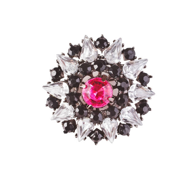 spilla con pietra rossa per abiti isolati su fondo bianco - brooch jewelry antique gem foto e immagini stock