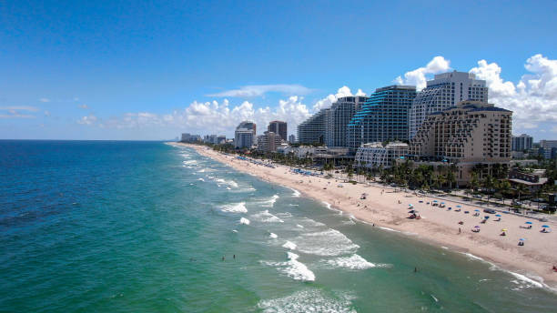 drone punto de vista de fort lauderdale beach - fort lauderdale florida miami florida beach fotografías e imágenes de stock