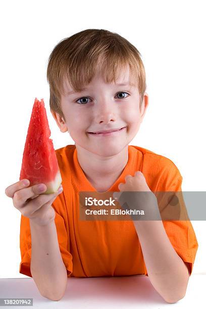 Menino Com Melancia - Fotografias de stock e mais imagens de 6-7 Anos - 6-7 Anos, Alegria, Bonito - pessoa