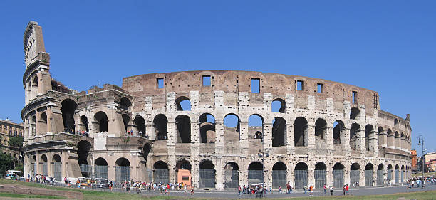 panorama de colosseum romana - roman column arch pedestrian walkway imagens e fotografias de stock